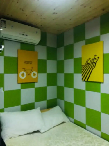 Hard Candy Apartment No.16
