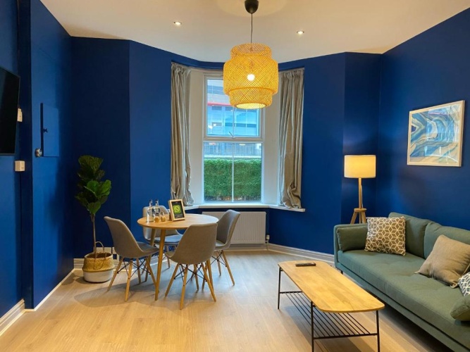 2 Bedrooms Apartment