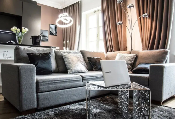 Platinum Apartment by PLA