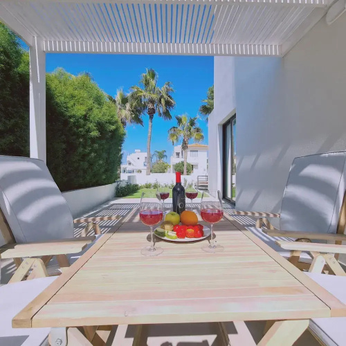 Stay Sunshine Aura in Protaras