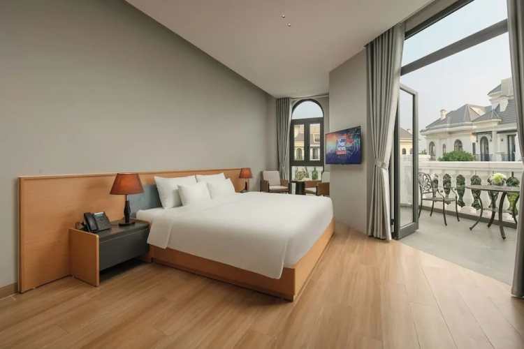 Suite with balcony