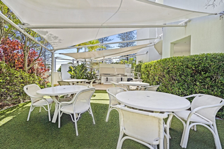 Bright 2 Bed Apartment With Ocean Views