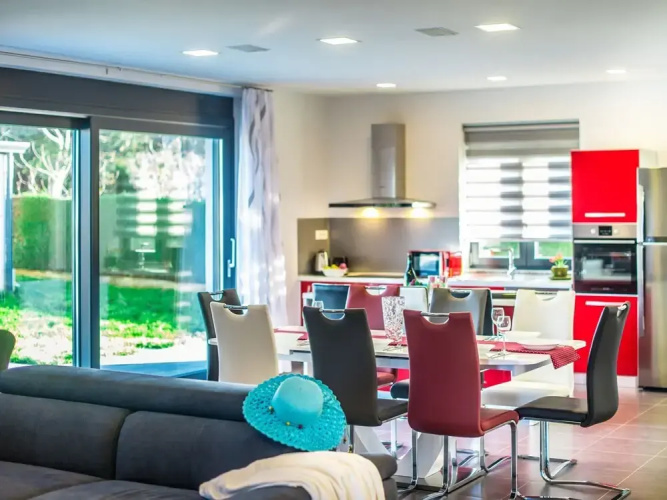 Beautiful Villa in Vrsar With Swimming Pool