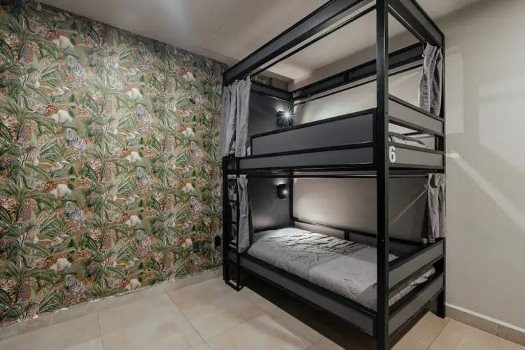 Low bed Mixed Shared Room
