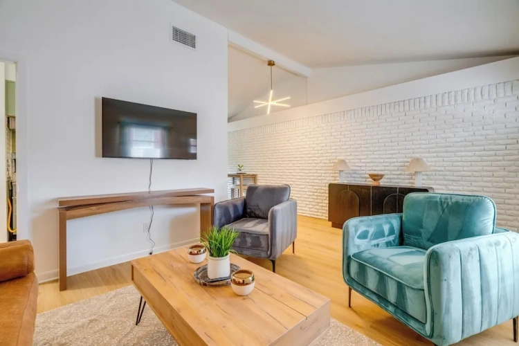 2 Bedrooms Apartment