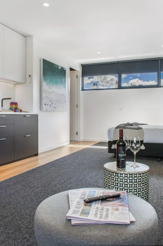 Stylish Studio With Great Amenities Near Beachside