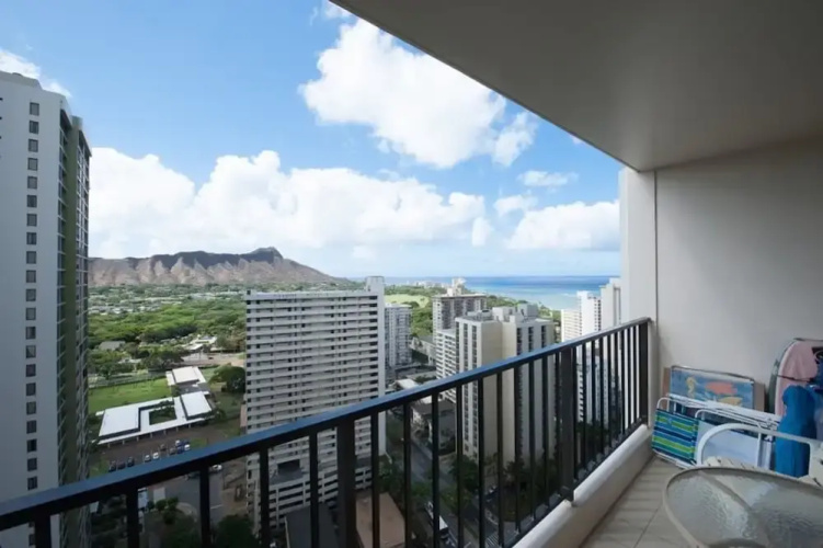 1-2905 Waikiki Banyan