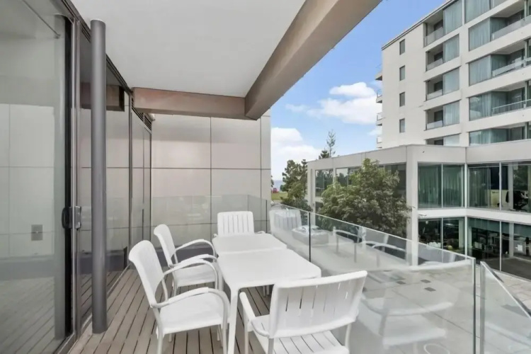 Edgewater 208