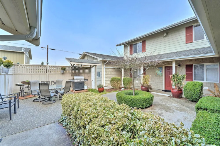 Anacortes Condo - Walk to Town, Marina, + Bay!