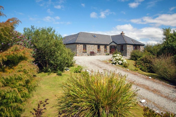4 Bedrooms Cottage