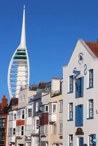 Gunwharf Quays Cozy Central Apartment