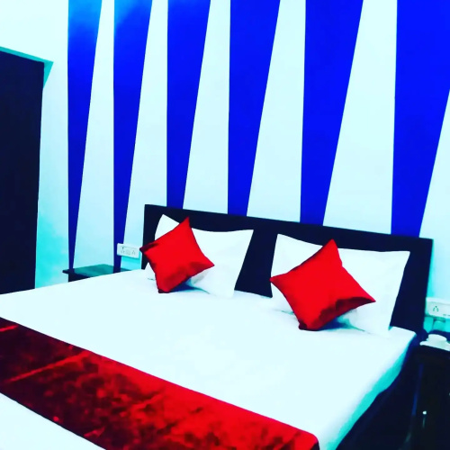 Hotel Anand Verse