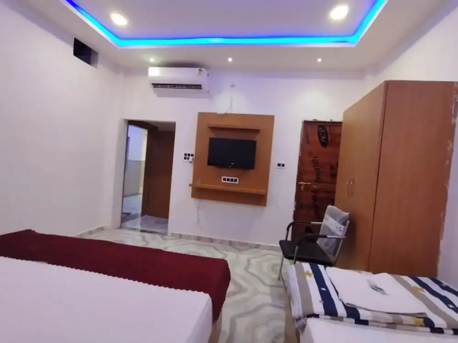 Goroomgo Nirmala Palace Ayodhya