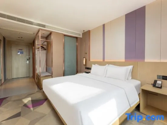Deluxe Double room with city view