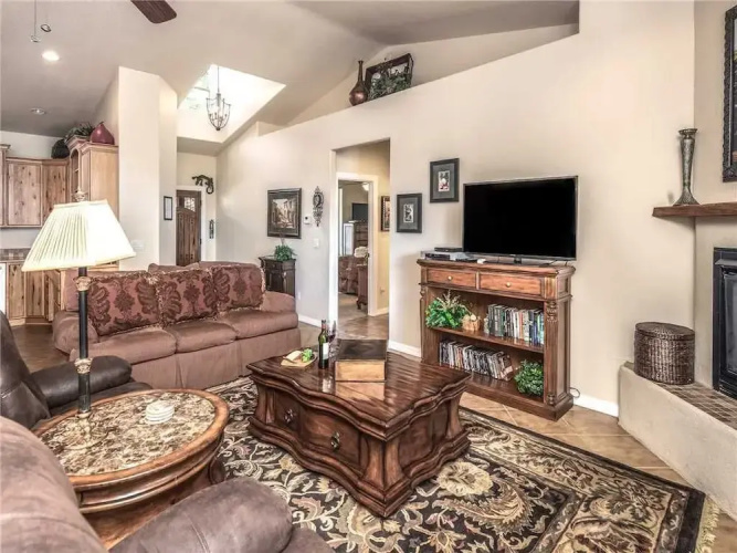 Casa Bien - Three Bedroom Cabin with Hot Tub