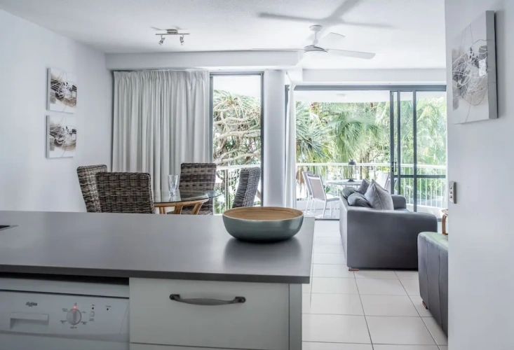 2 Bedrooms Apartment with balcony and with garden view