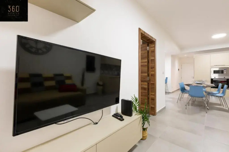 Lovely & Spacious home with King sized BED & AC by 360 Estates