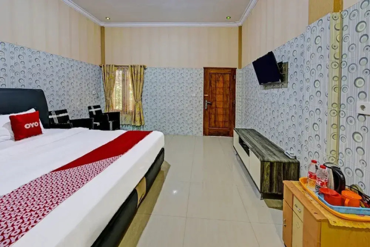 Spot On 91376 Hotel Bintang Flores