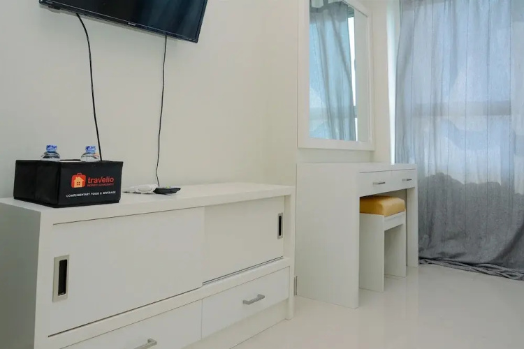 Studio Apartment at The Springlake View Summarecon with Mall View