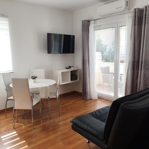 1 Bedroom Apartment with balcony
