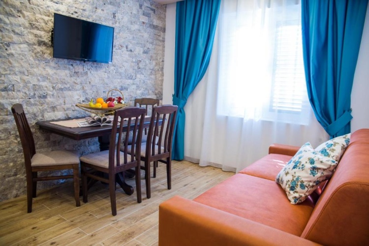 1 Bedroom Apartment with balcony and with view