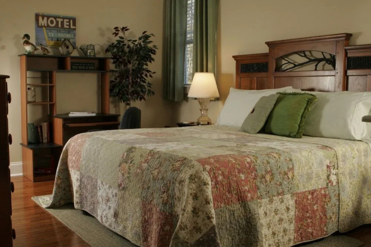 Seven Oaks Bed & Breakfast