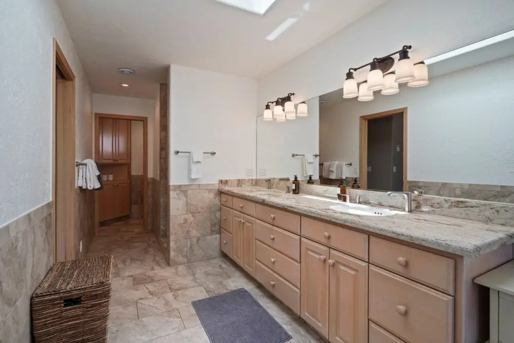 10 Dogleg 4 Bedroom Home by Redawning