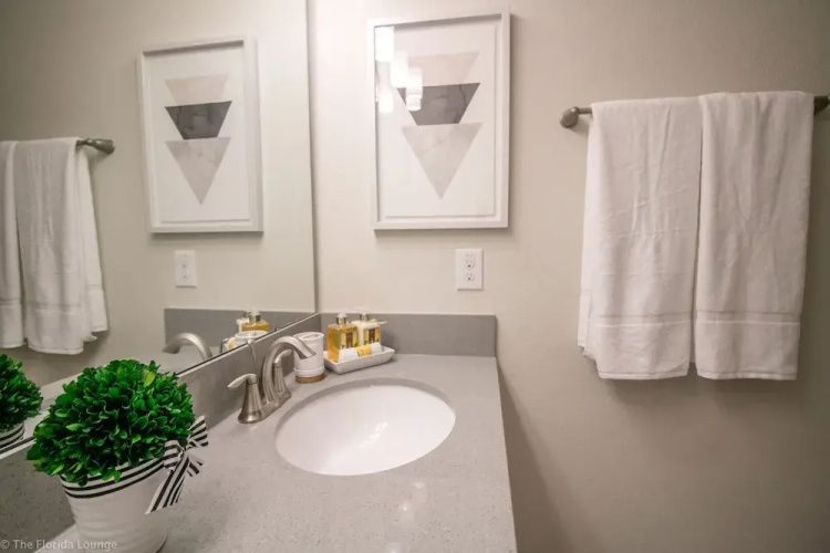 1561 PD - 4BR Poolside Paradise: Epic Getaway