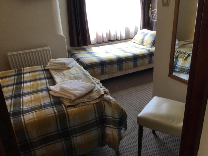 Standard Triple room