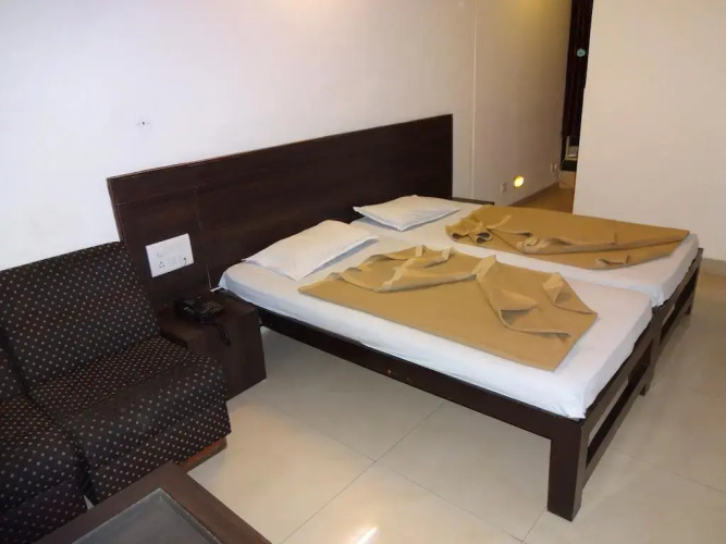 Ellora Hotel