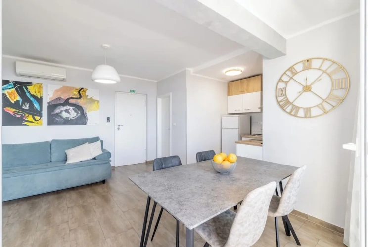 2 Bedrooms Apartment