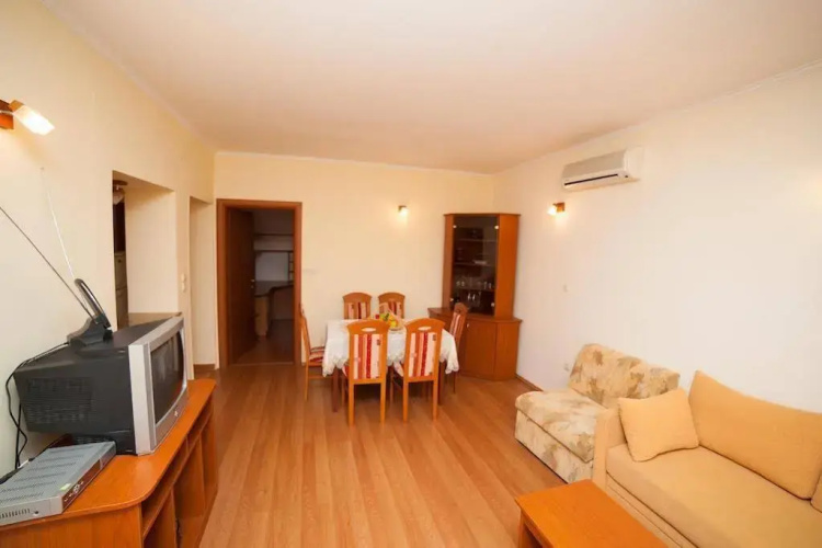 Apartment Leona