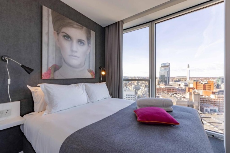 2 Bedrooms Penthouse Apartment with balcony and with view