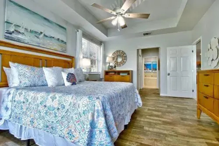 207 Harborview Grande