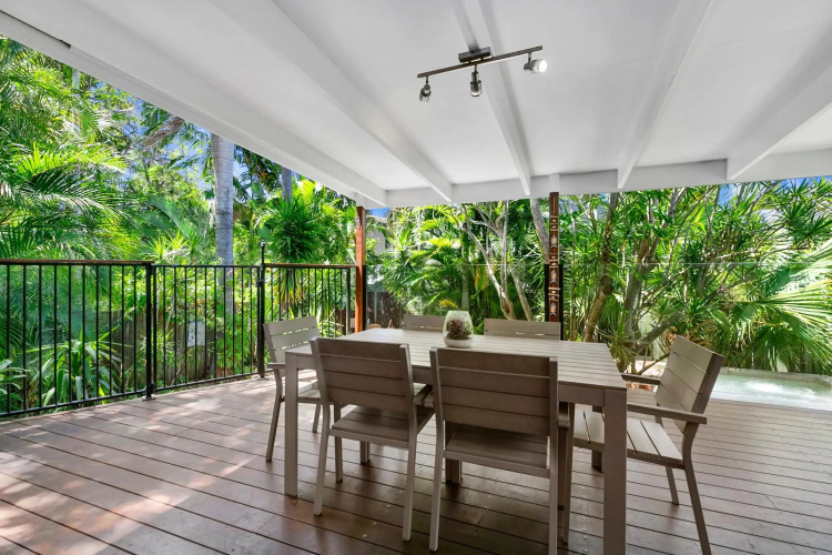 Tranquil & tropical, Sunshine Beach