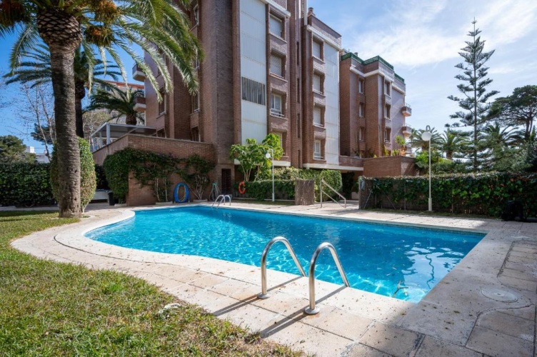 3 Bedrooms Apartment