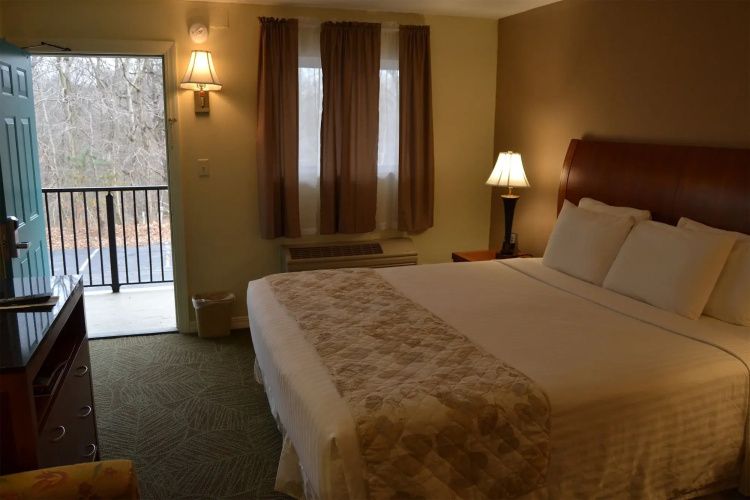 Cascades Inn