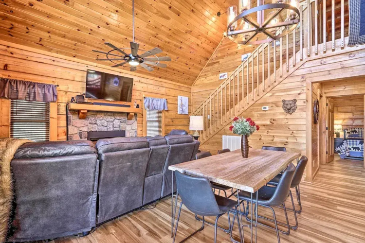 'star Lite' Cabin: Hot Tub, Deck & Pool Table