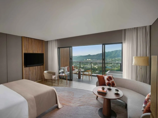 Classic Double Club room with balcony