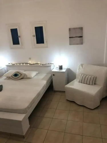 A Cycladic-architecture Beach House in Koumbara