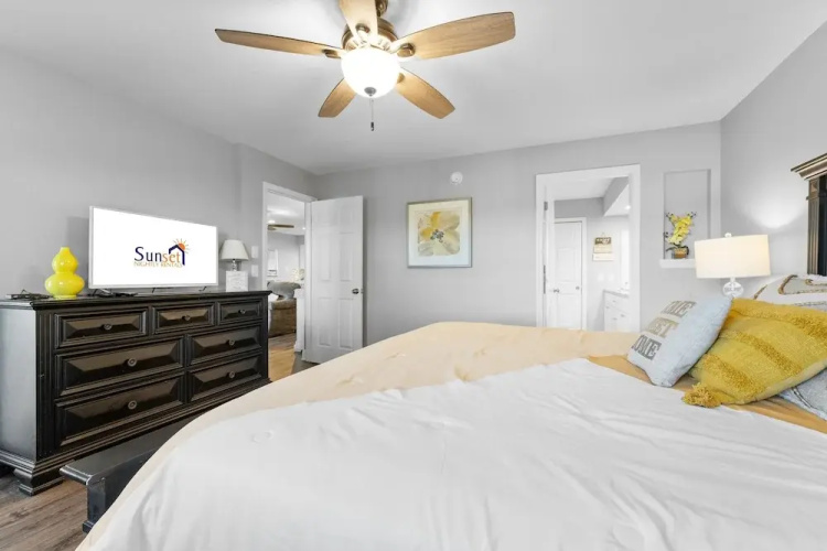 Swanky Sanctuary 2 Bedroom Condo by RedAwning