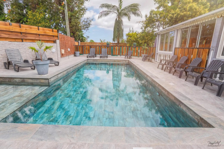 L'avocat avec piscine chauffée et jacuzzi