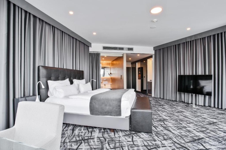 River Royal Suite