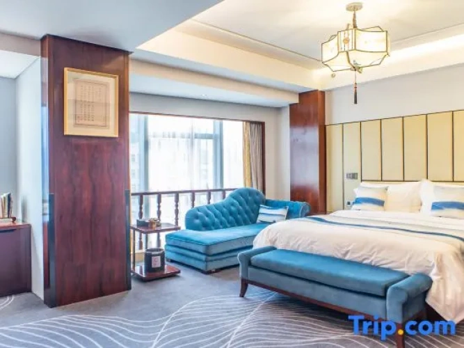 Standard Double room with city view