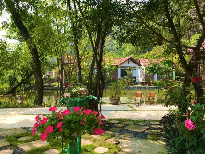 Standard Triple room with garden view
