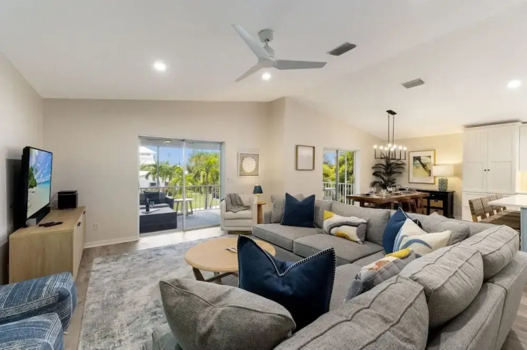 Bean Point Bliss 3 Bedroom Home by RedAwning