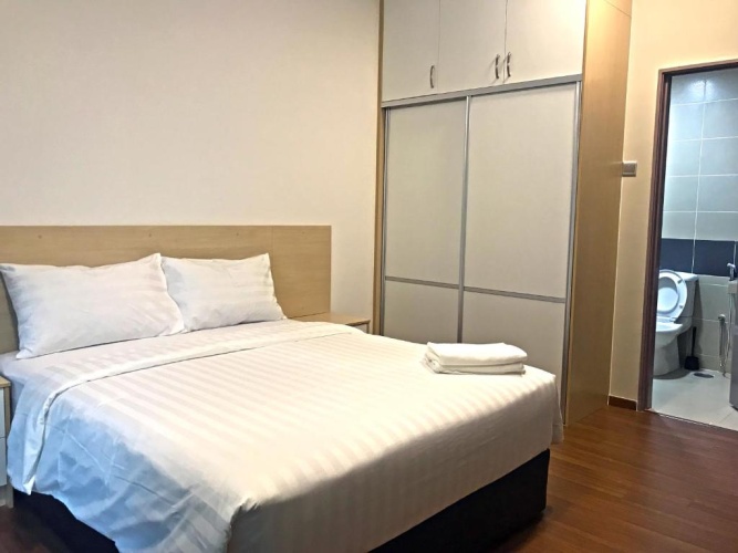 3 Bedrooms Apartment