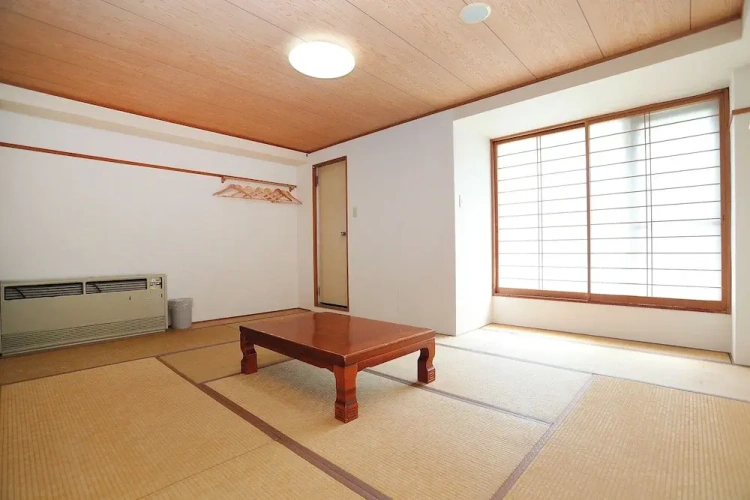 Economy room