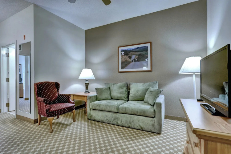 Lancaster Inn and Suites