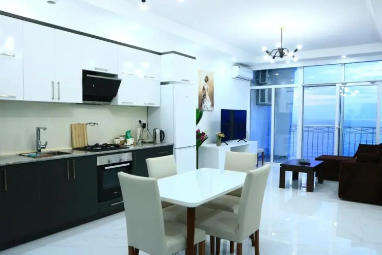 3 Bedrooms Apartment